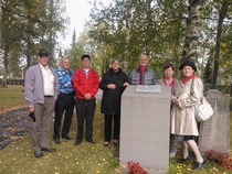 Hallituksen kokous 23.9.20015 päätettiin tutustumiskäyntiin Ylihärmän kirkolle, jossa on Isak Wargelinin muistomerkki.